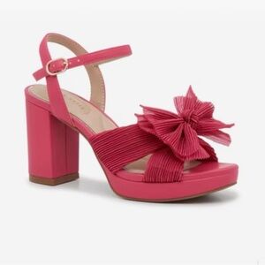 Kelly & Katie Fiery Pink Bow Heels - size 8